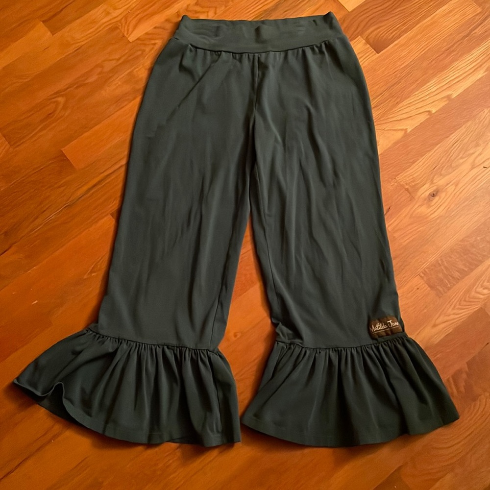 Matilda Jane Ruffled Capri pants, Medium